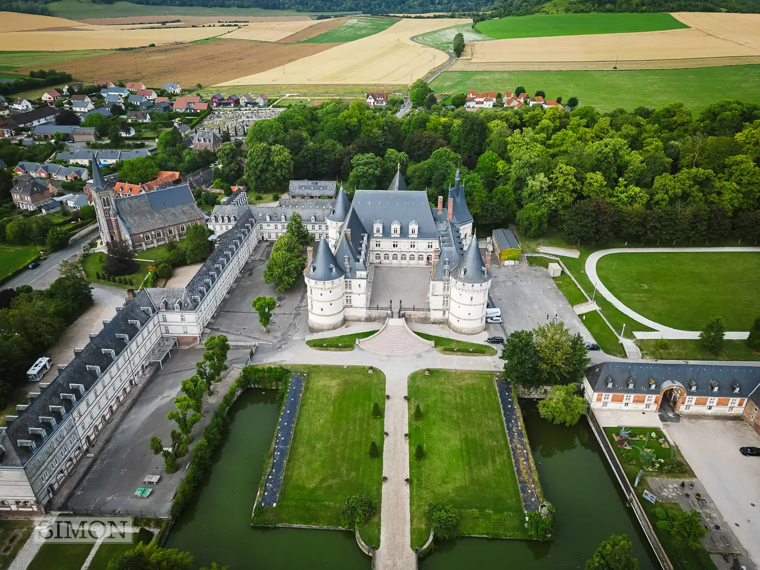 Getting married in France – Château de Mesnières