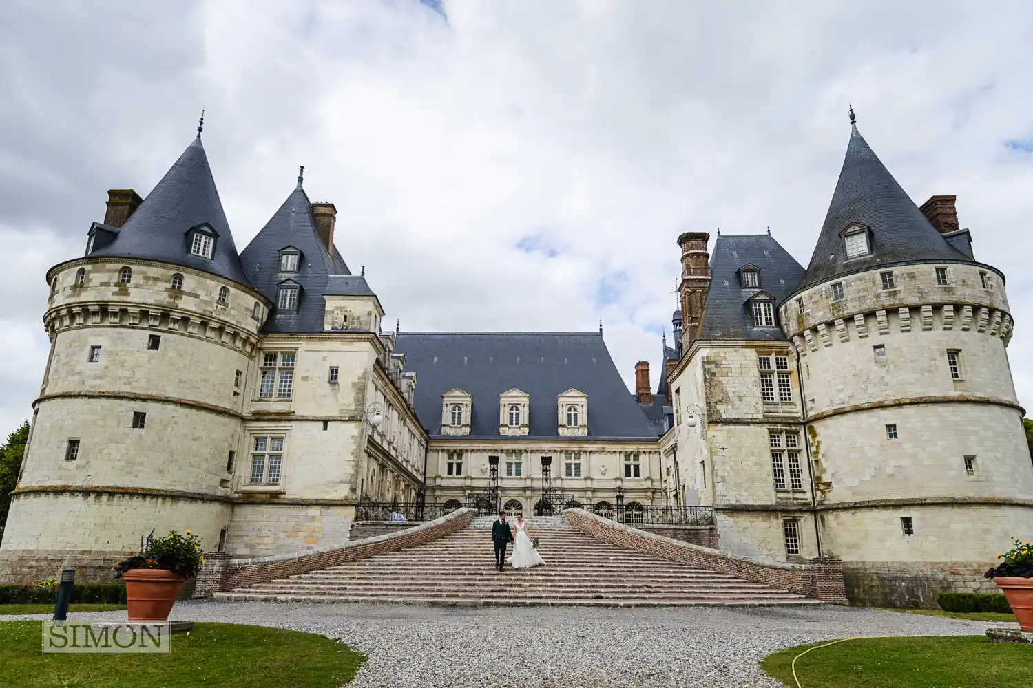 Getting married in France – Château de Mesnières