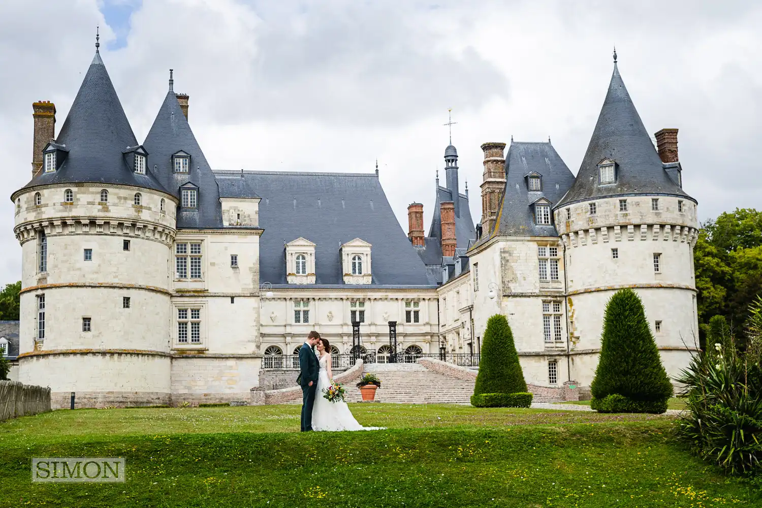 Getting married in France – Château de Mesnières