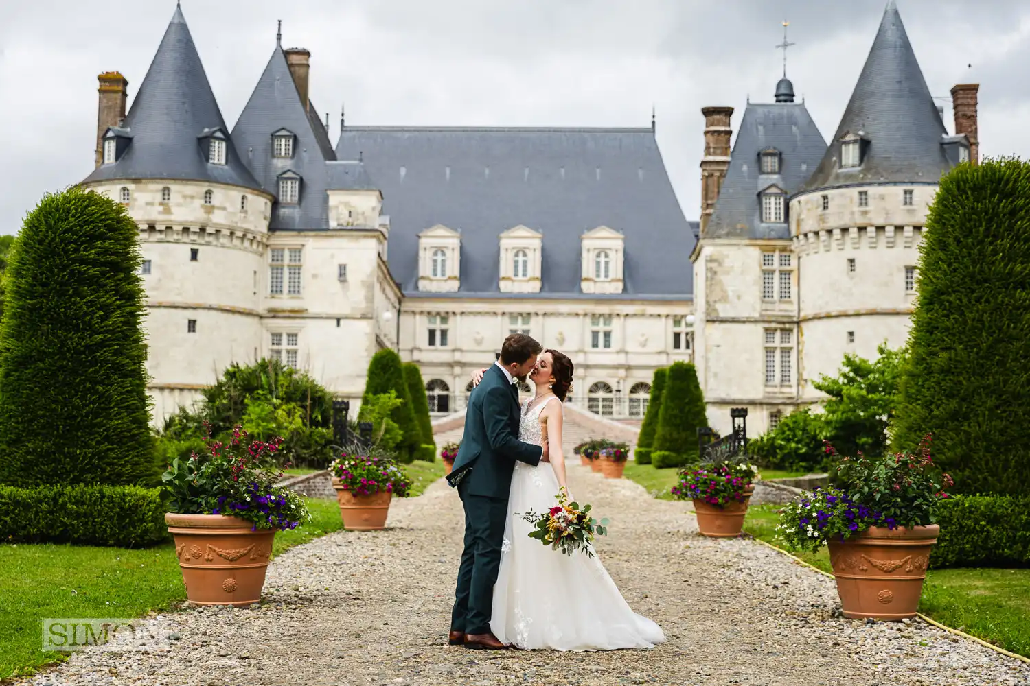 Getting married in France – Château de Mesnières