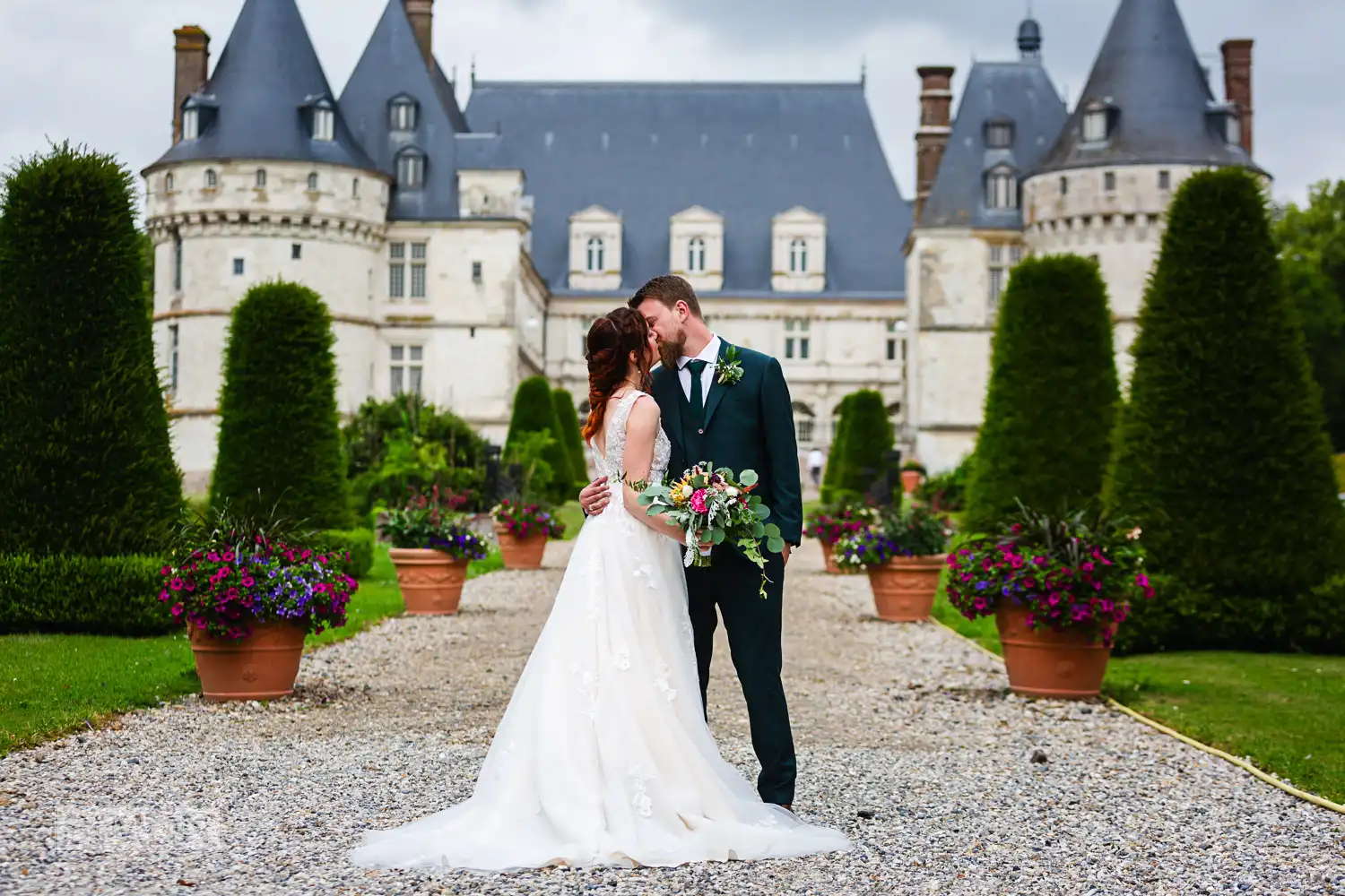 Getting married in France – Château de Mesnières