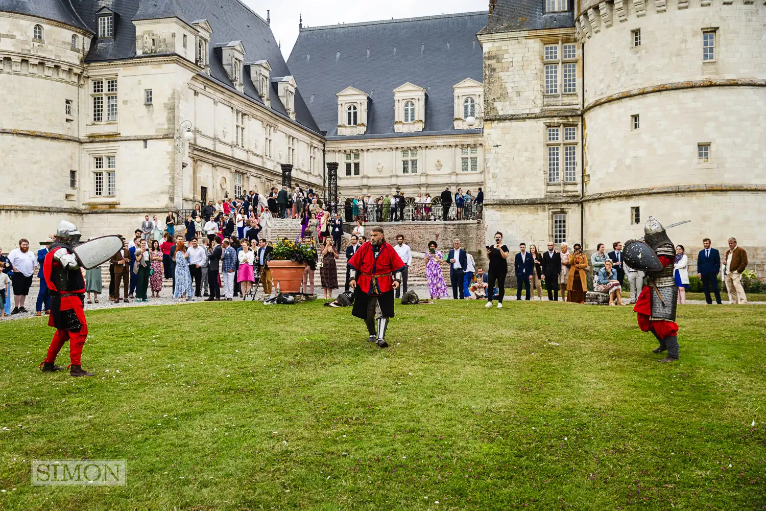 Getting married in France – Château de Mesnières